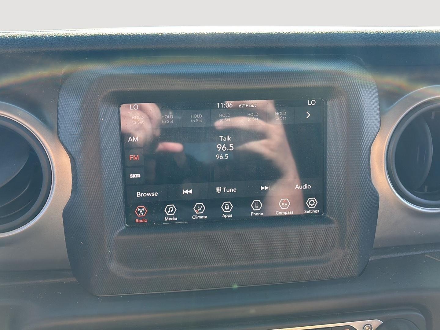 Used 2020 Sting-Gray Clearcoat Jeep Sport S image 15