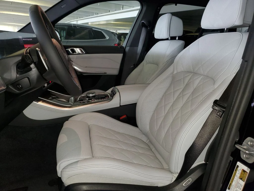 New 2026 Black Sapphire Metallic BMW M60i image 16
