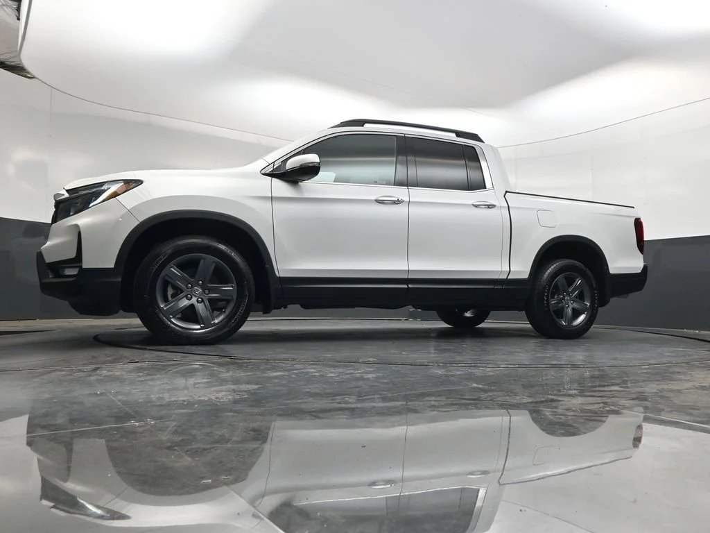 Certified Used 2023 Platinum White Pearl Honda RTL-E image 32