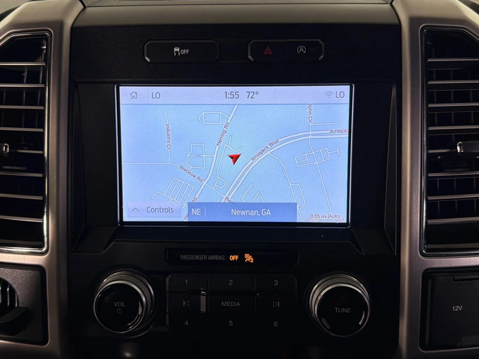 Used 2019 White Ford Platinum image 2
