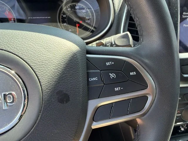 Used 2021 Black Jeep Latitude Lux image 6