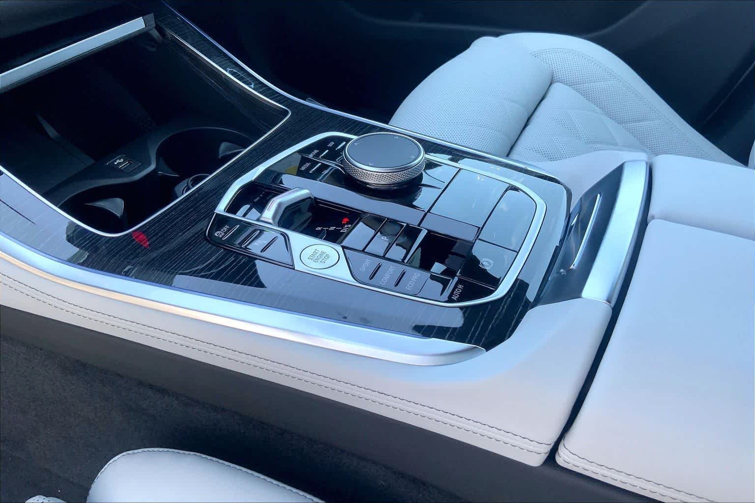 New 2026 Mineral White Metallic BMW sDrive40i image 8