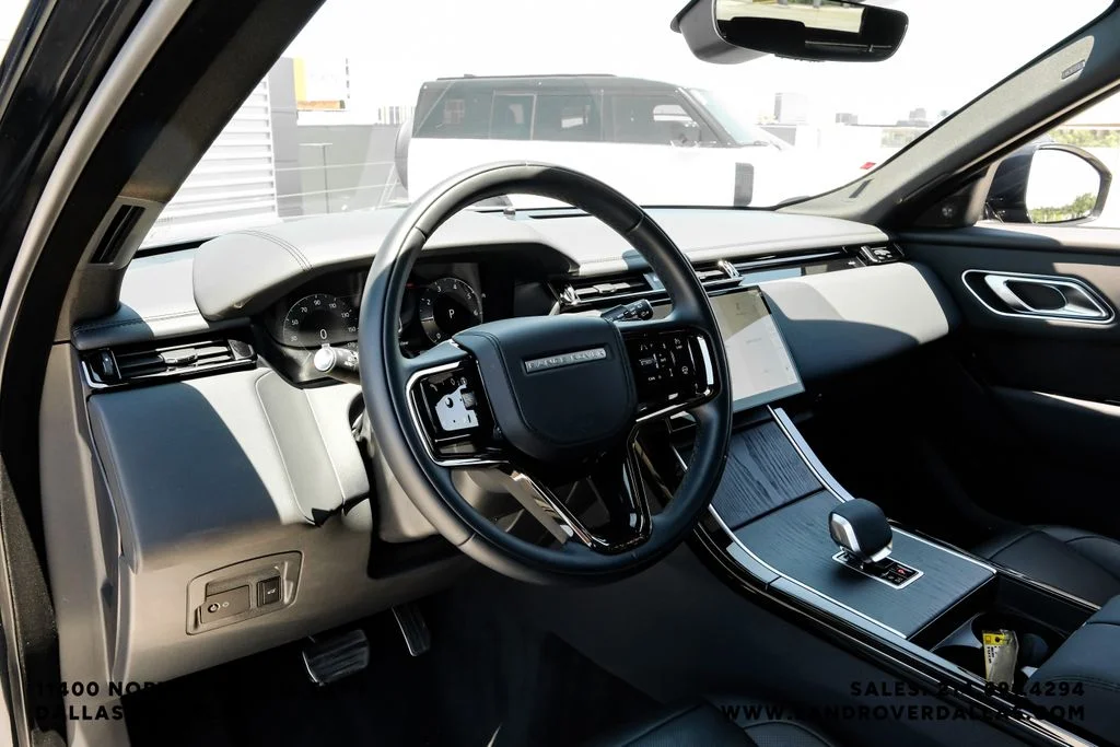 Used 2026 Black Land Rover Dynamic SE image 2