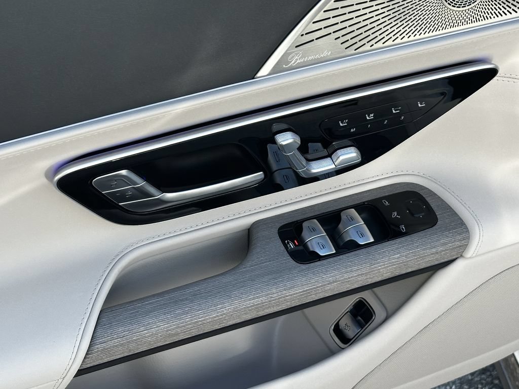 New 2026 MANUFAKTUR Moonlight White Metallic Mercedes-Benz AMG® SL 43 image 45