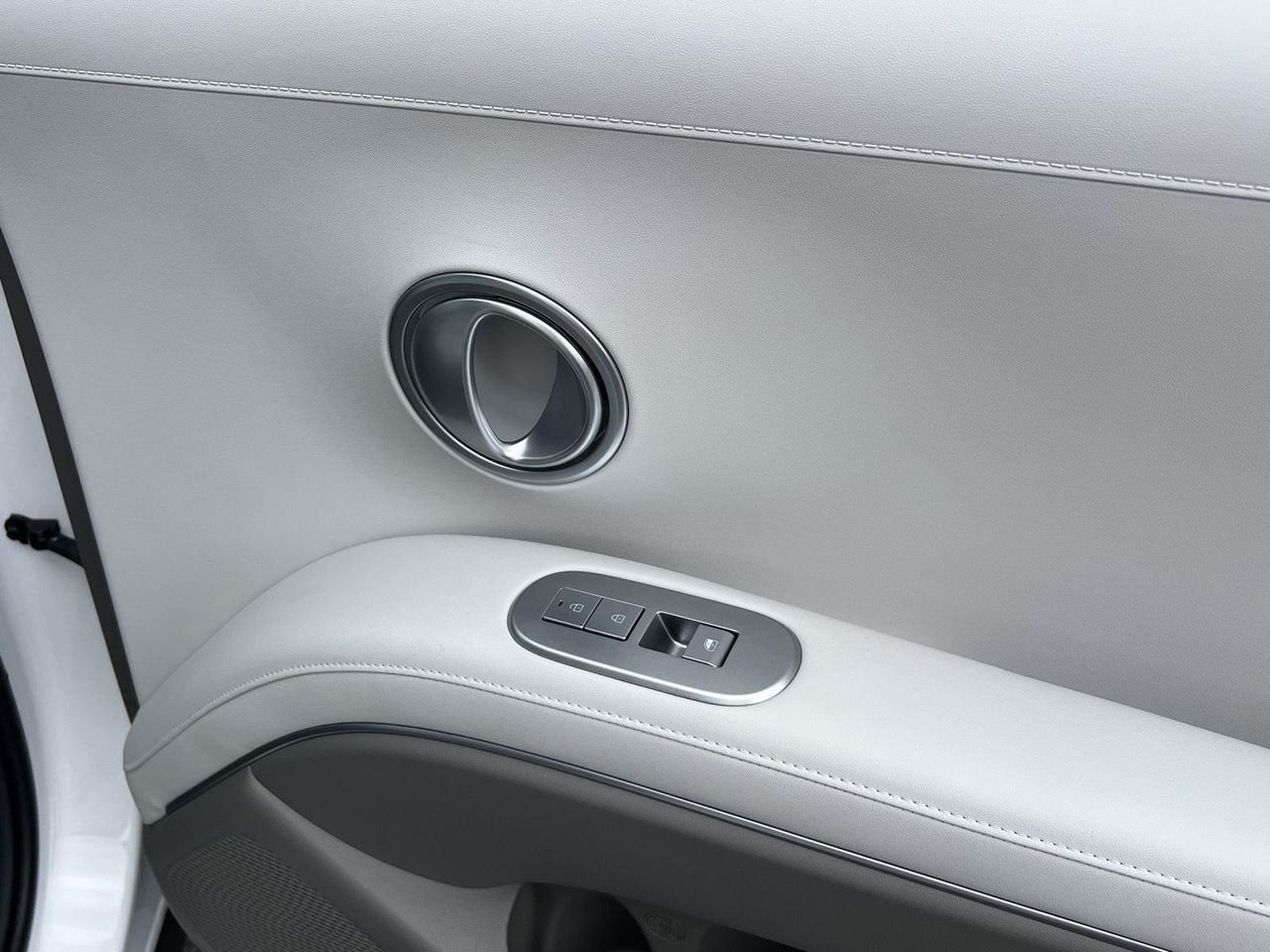 New 2027 Creamy White Pearl Hyundai SEL AWD image 57
