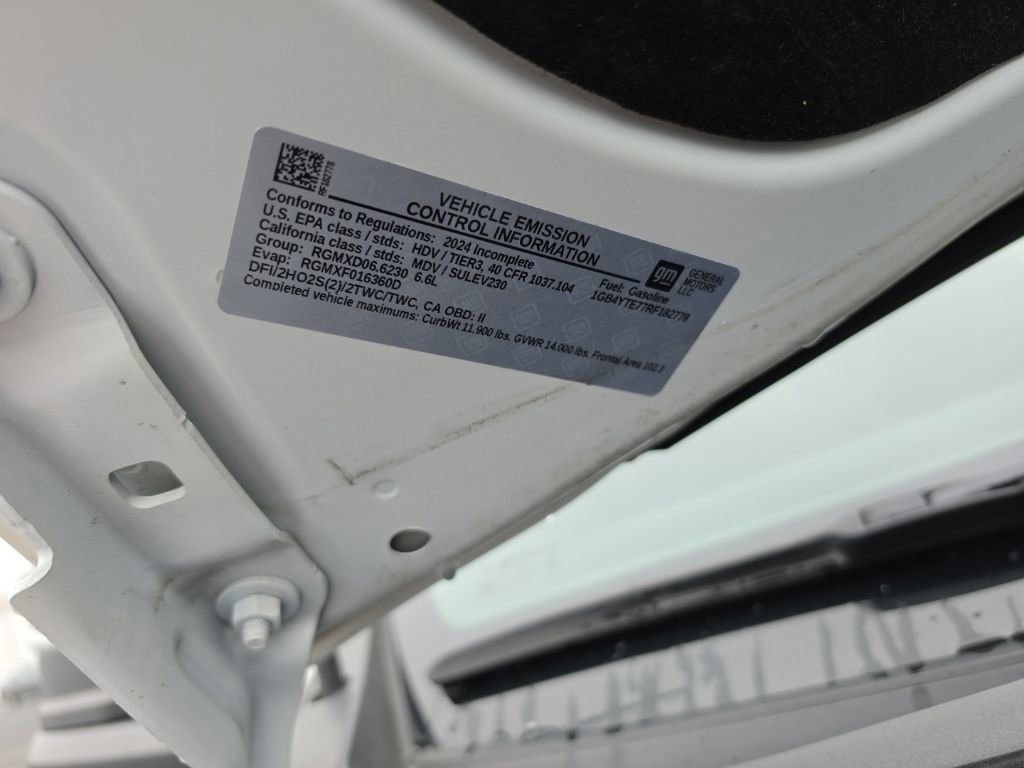 Used 2024 Summit White Chevrolet LT image 9