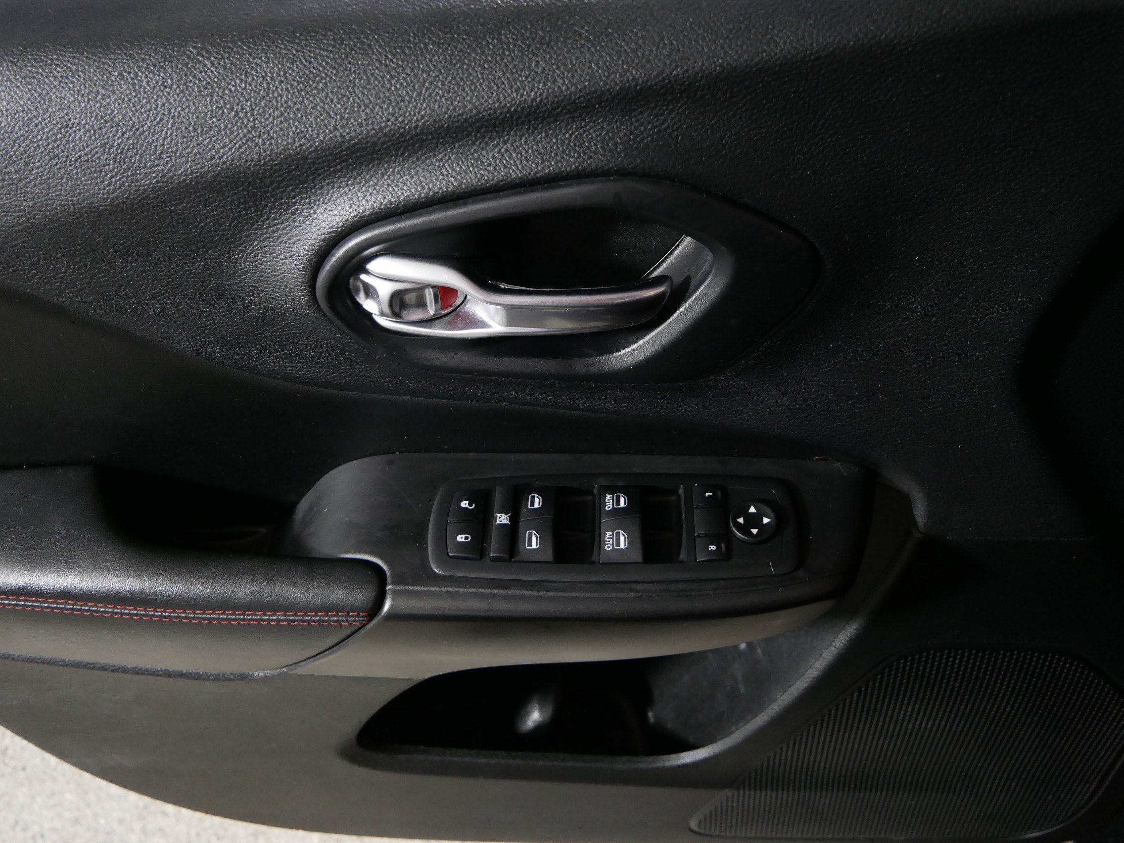 Used 2019 Velvet Red Pearlcoat Jeep Trailhawk image 19