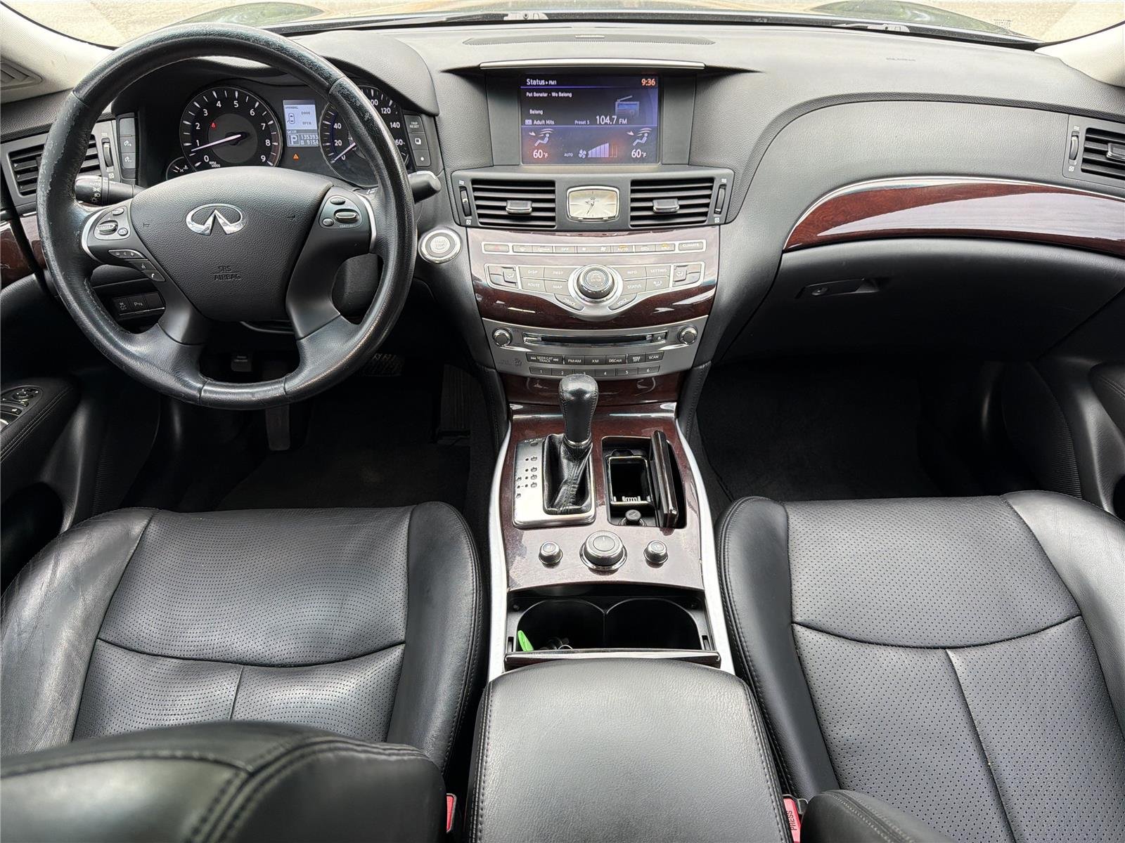 Used 2013  INFINITI Base image 2
