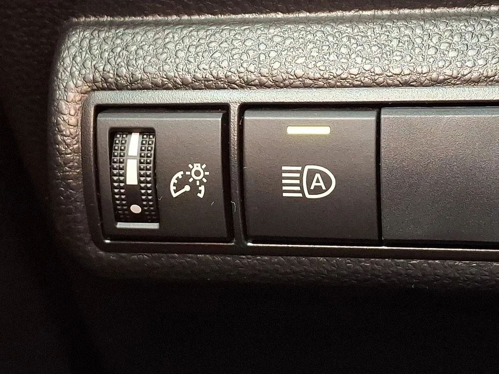 Used 2023  Toyota LE image 22