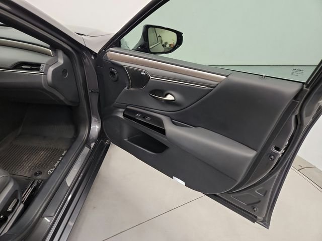 Used 2024 Gray Lexus 300h F SPORT Handling image 42
