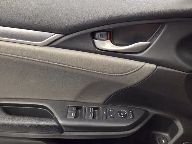 Used 2017  Honda Touring image 28