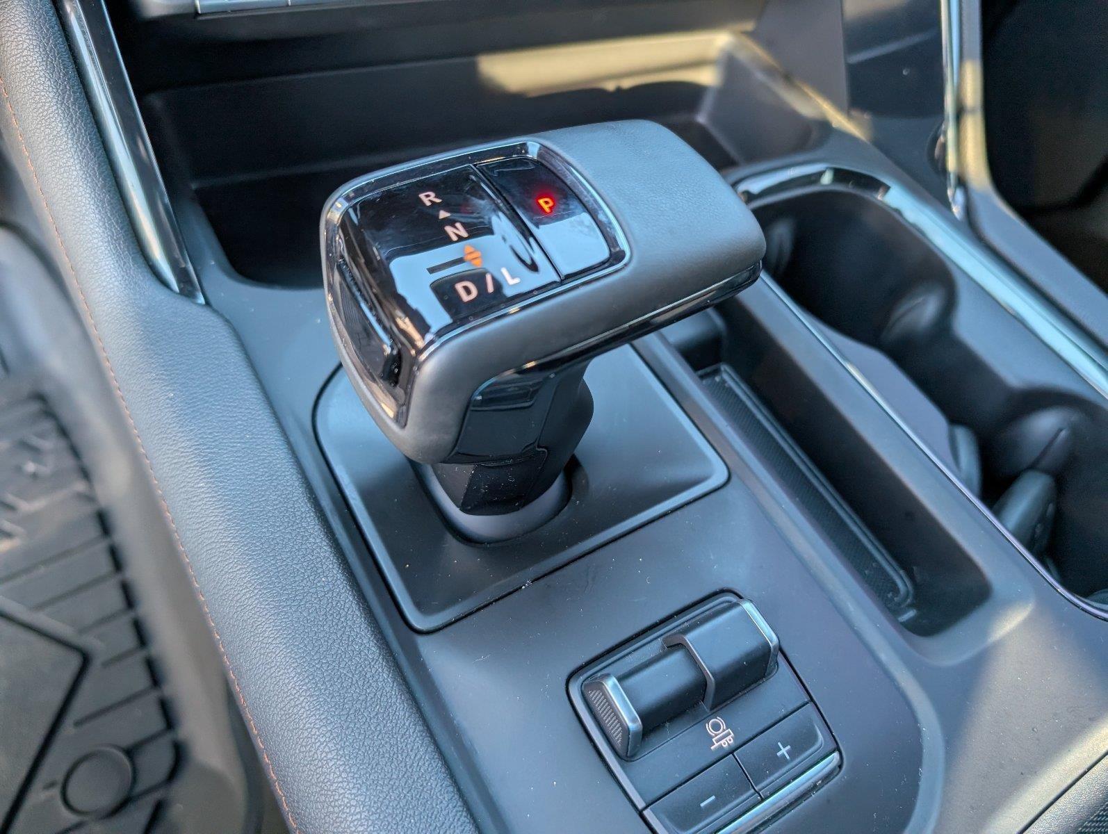 Used 2025 Sterling Metallic GMC AT4 image 22