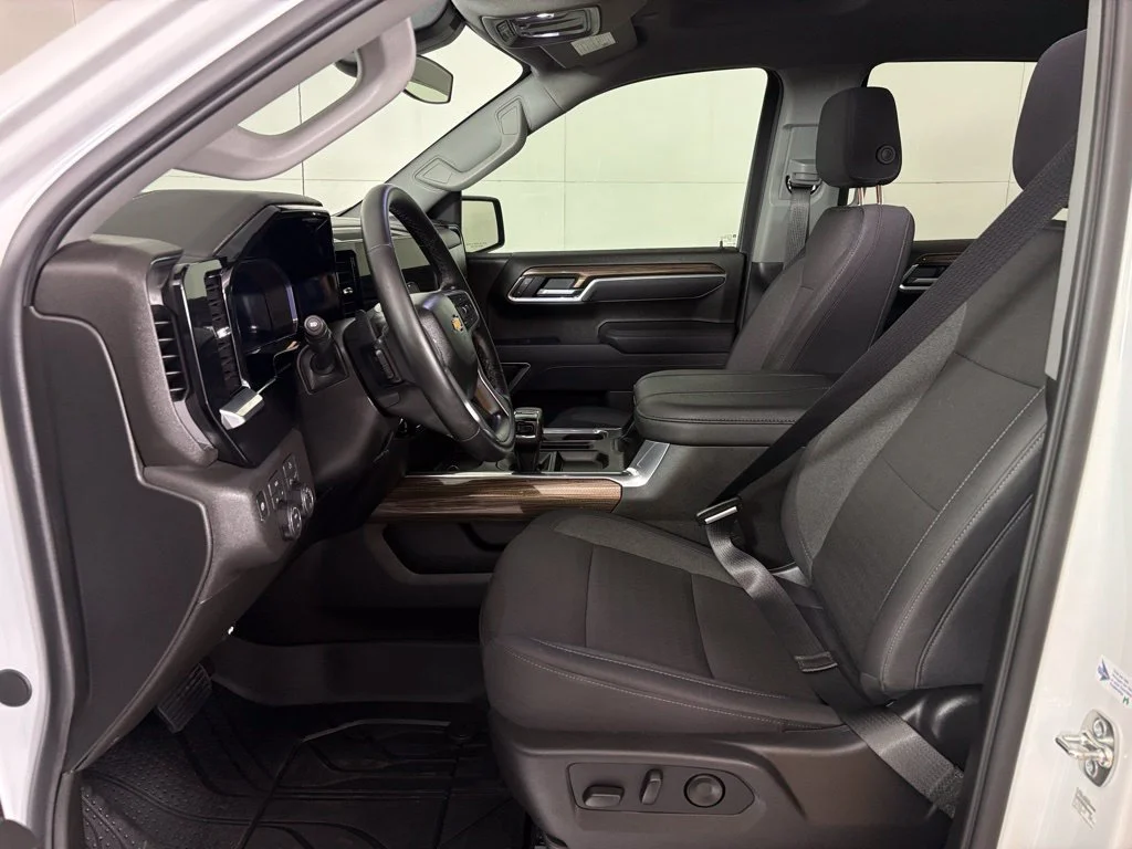 Used 2026 White Chevrolet LT image 15