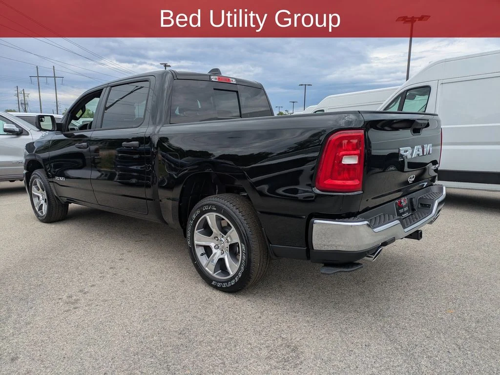 New 2026 Diamond Black Crystal Pearl-Coat Exterior Paint RAM Tradesman image 8