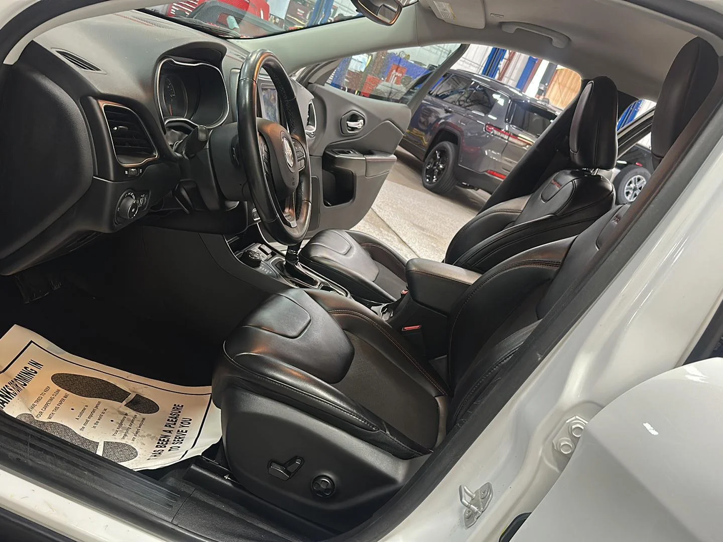 Used 2019 Bright White Clearcoat Jeep Trailhawk image 16