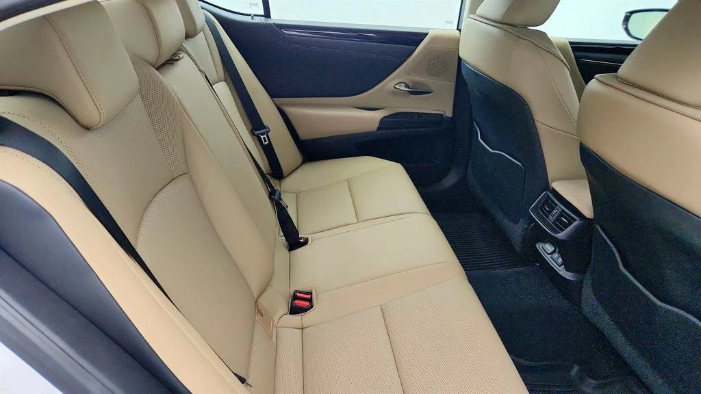 Used 2021 Eminent White Pearl Lexus ES 250 AWD w/ Premium Pkg & Blind Spot Monitor image 21