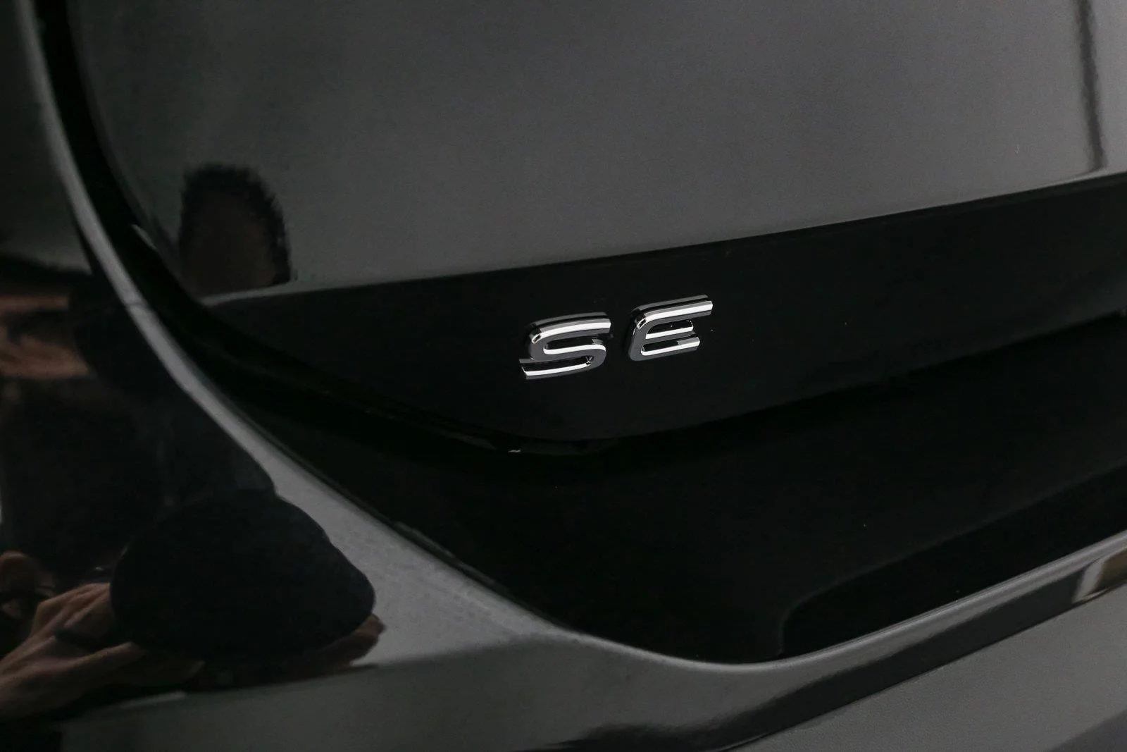 New 2026 Deep Black Pearl Volkswagen SE image 10