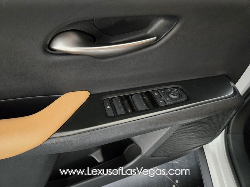 2025 Lexus UX 300h Premium - Photo 16