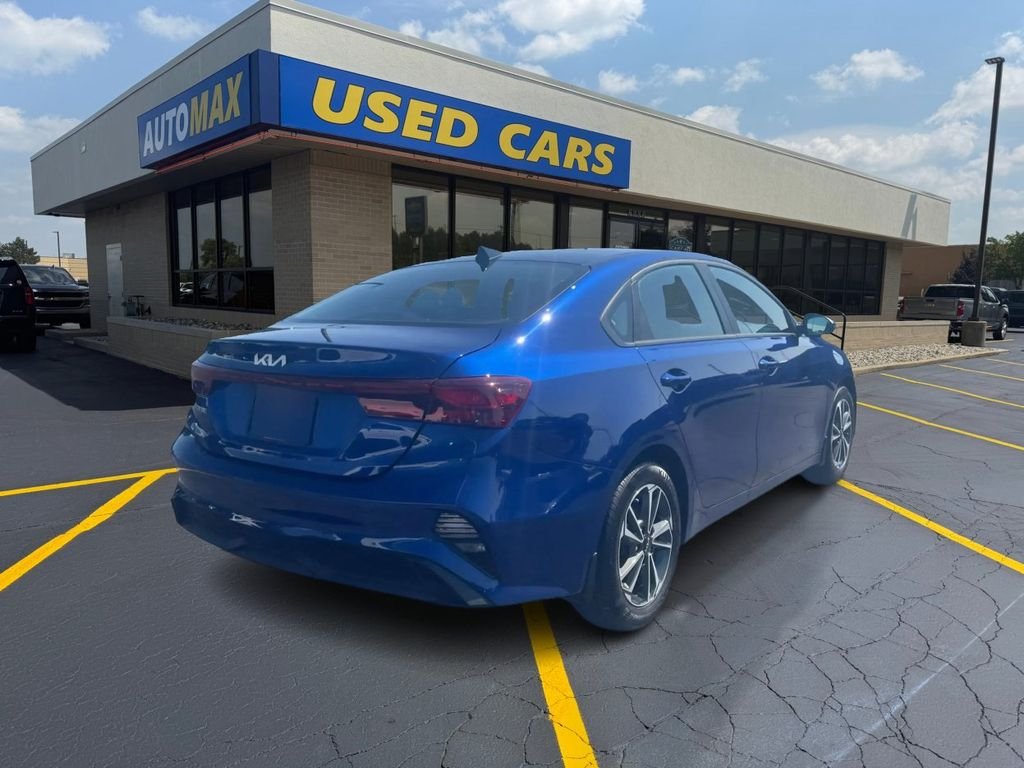Used 2023 Deep Sea Blue Kia LXS image 5