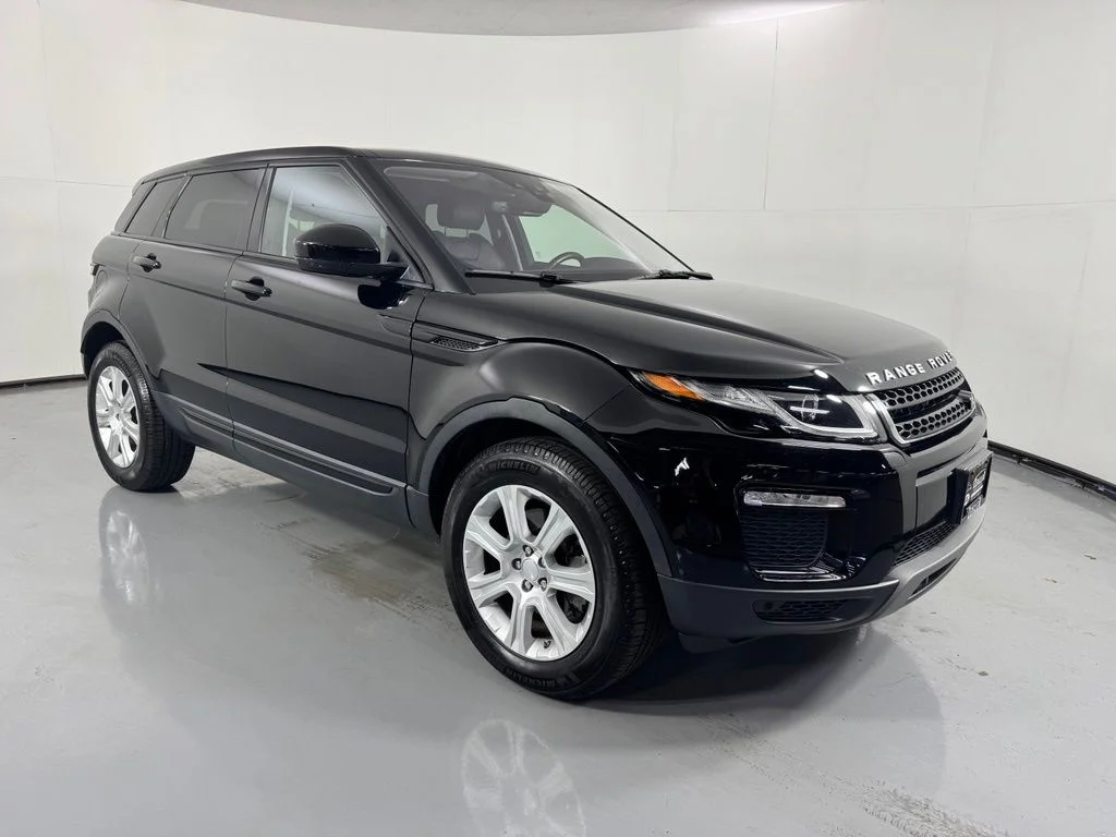 Used 2019 Narvik Black Land Rover SE image 3