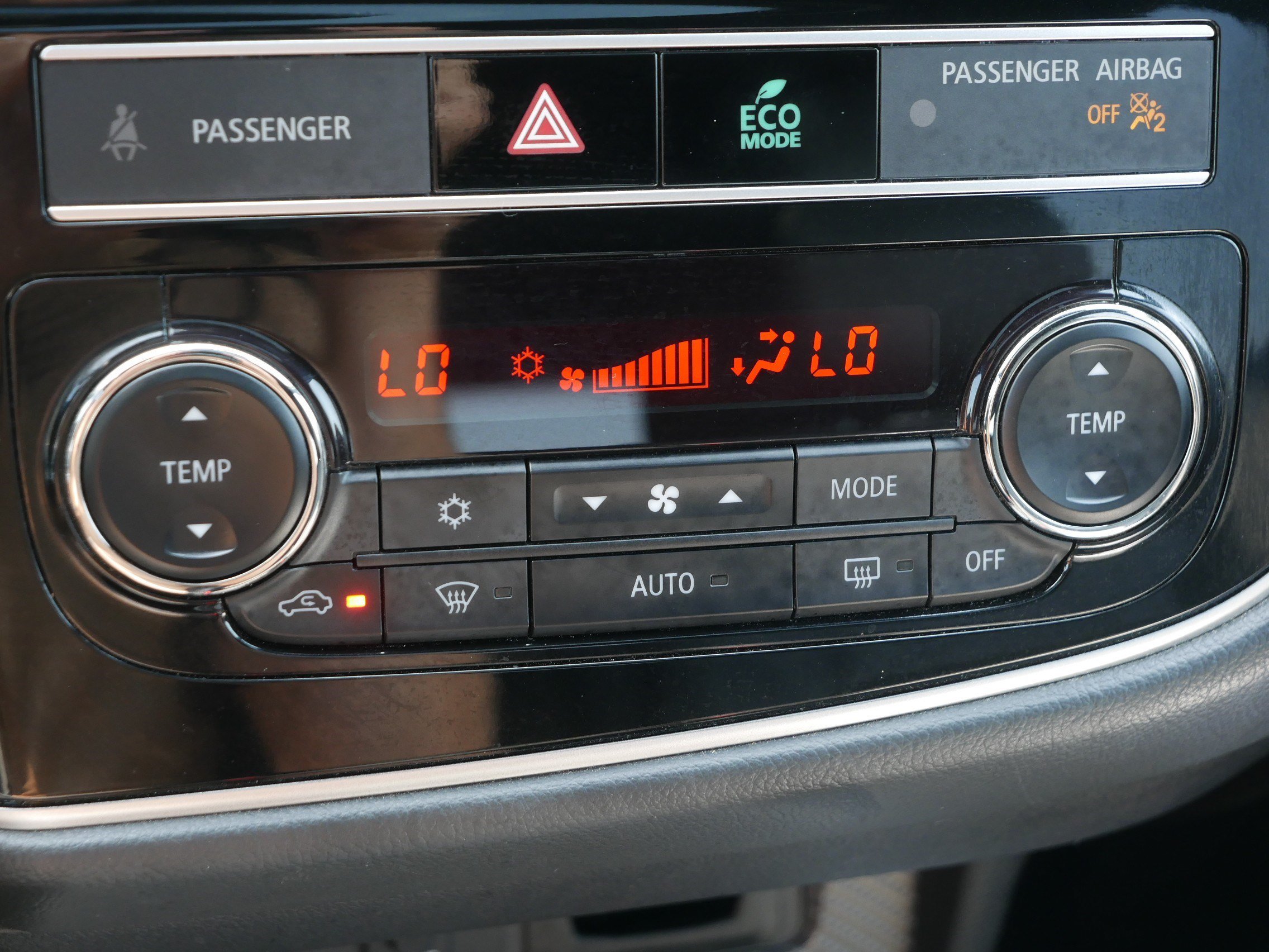 Used 2019 Mercury Gray Metallic Mitsubishi GT image 22