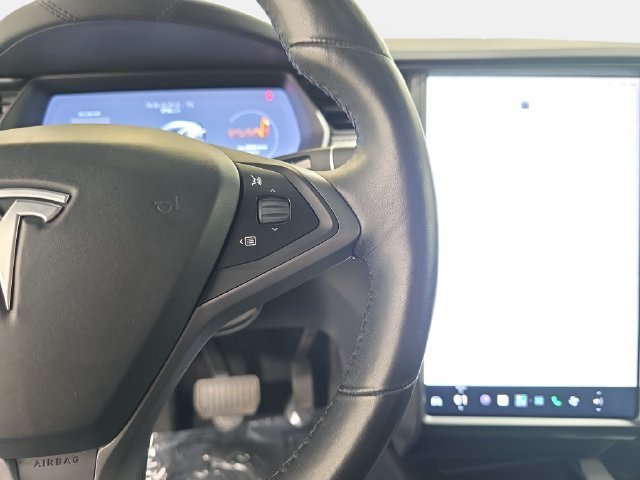 Used 2018 Black Tesla  image 18