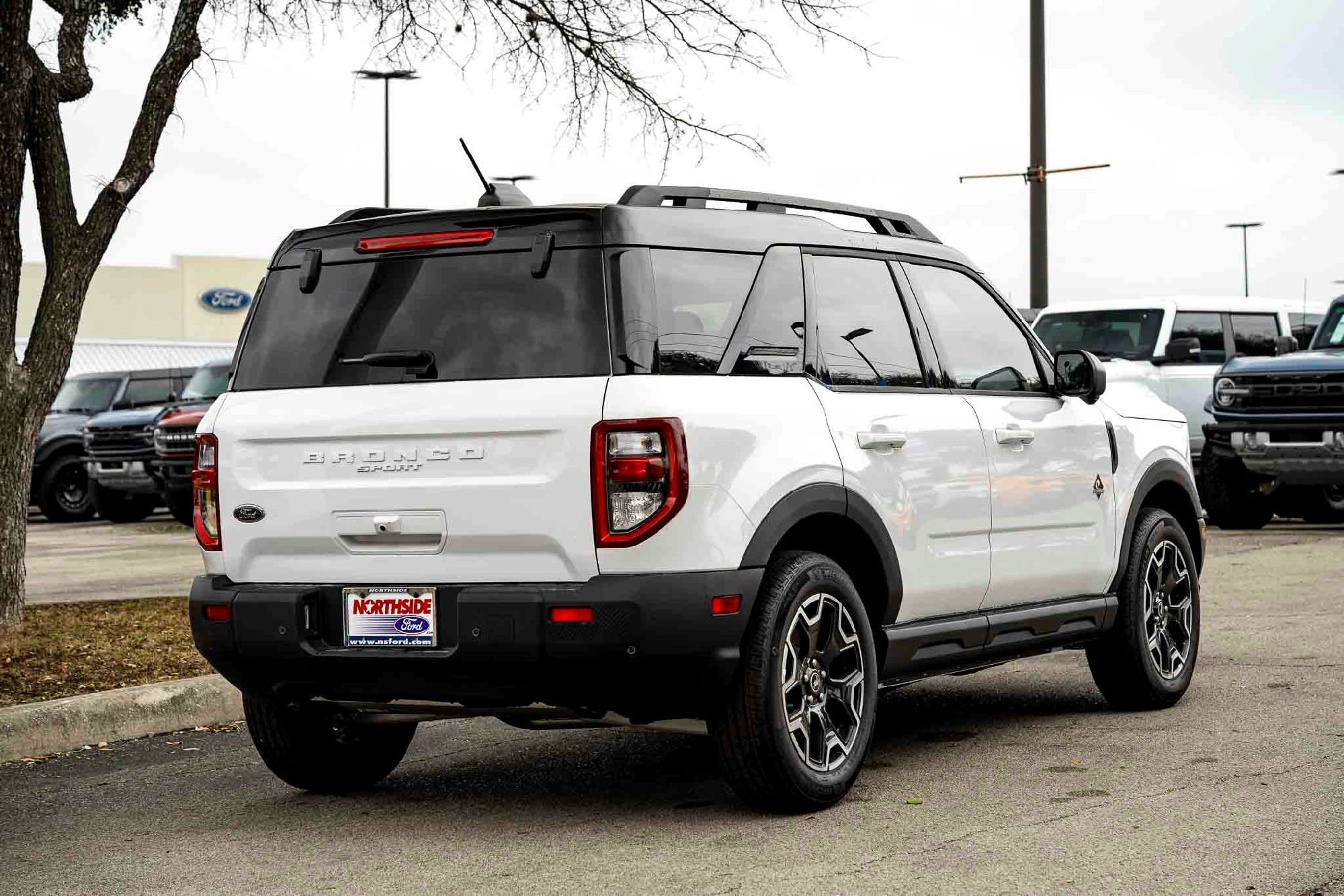 New 2025 Oxford White Ford Outer Banks image 4