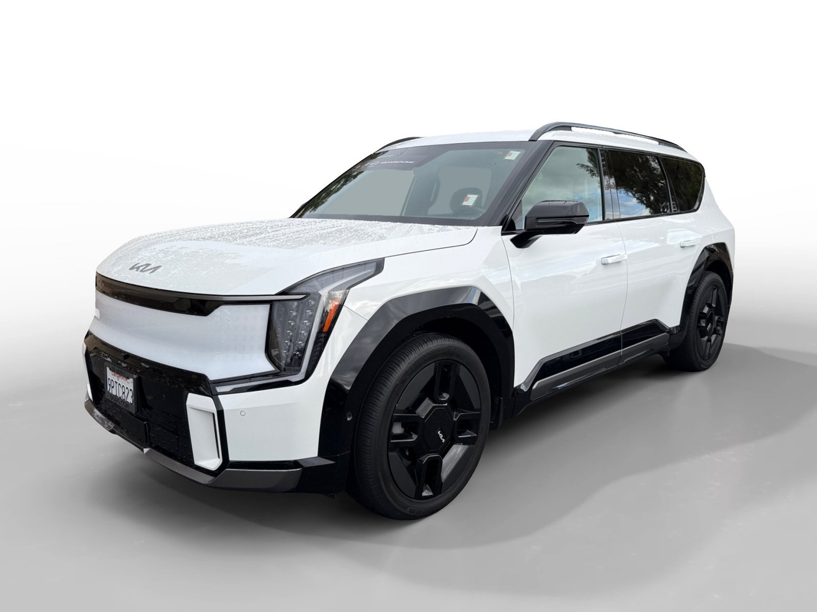 Used 2024 Snow White Pearl Kia GT-Line image 1