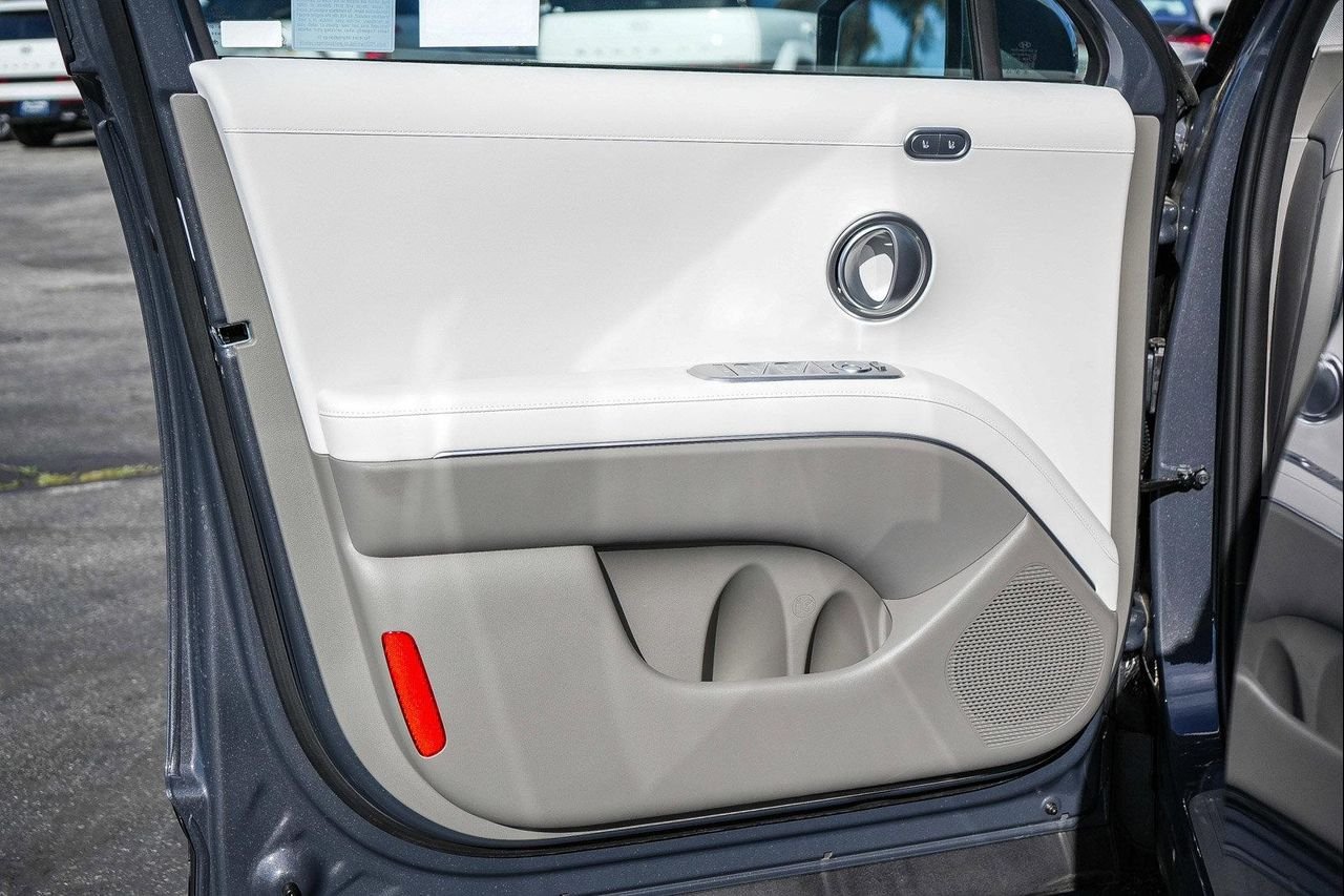 New 2026 Gray Hyundai SEL Premium image 51