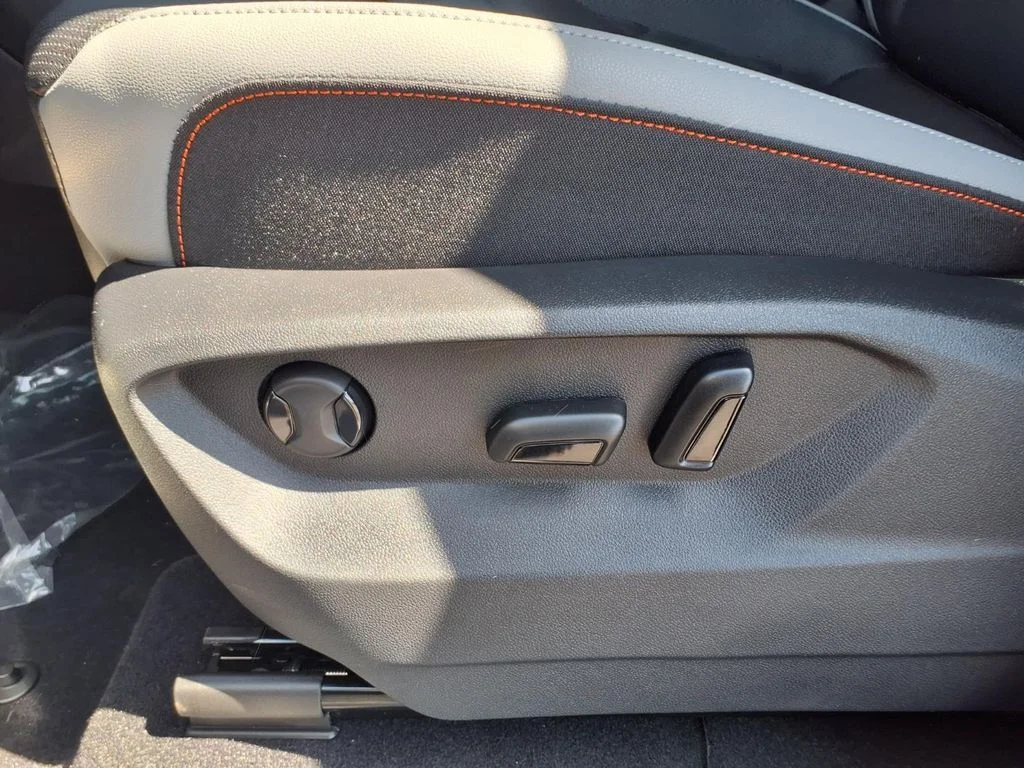 New 2026 Avocado Green Pearl Volkswagen Peak Edition image 9