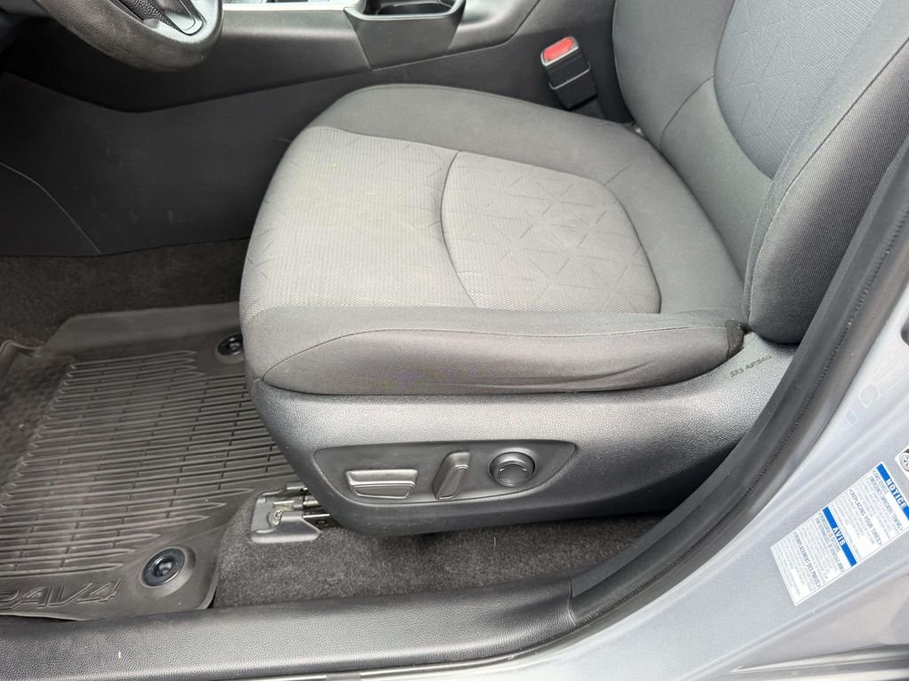 Used 2021 Silver Toyota XLE image 17