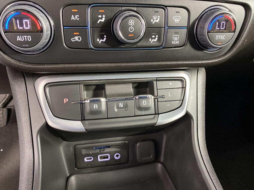 Used 2024 White GMC SLT image 19