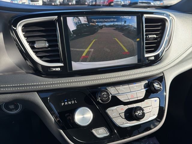2026 Chrysler Pacifica Select - Photo 14