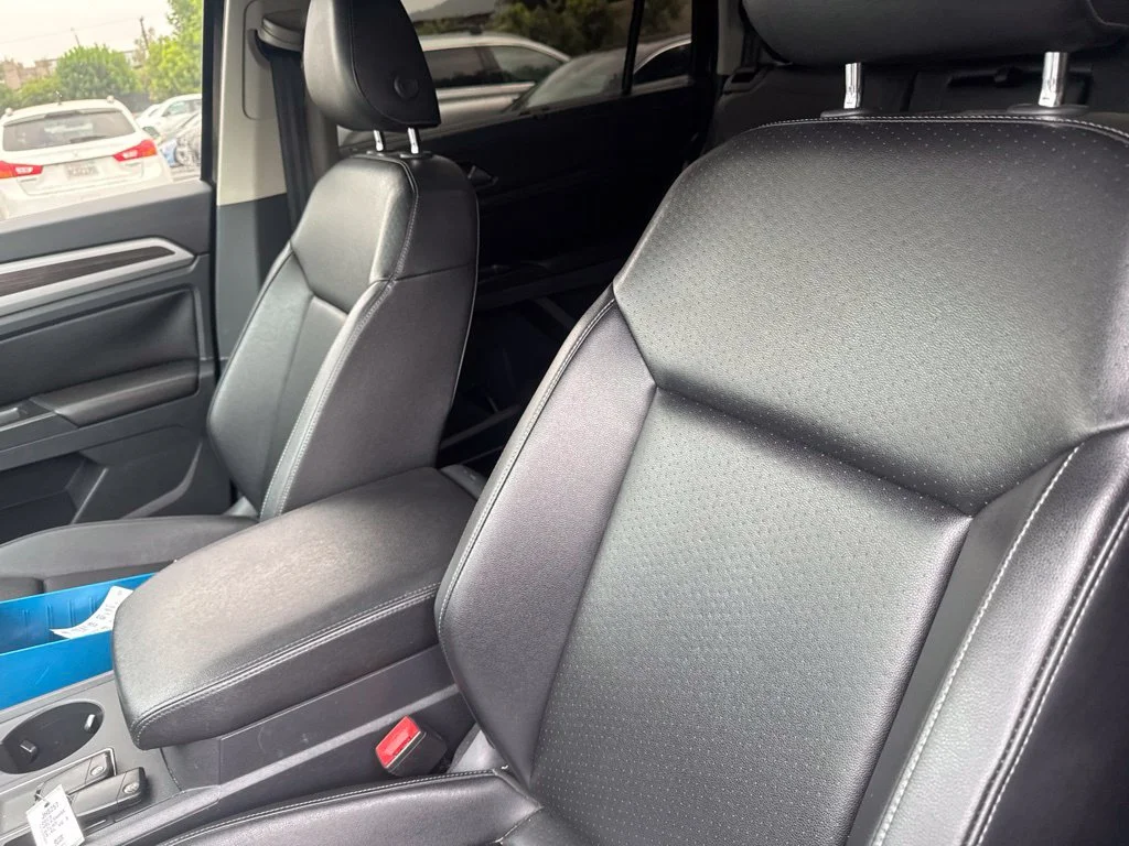 Used 2018 Black Volkswagen 3.6L V6 SE image 6