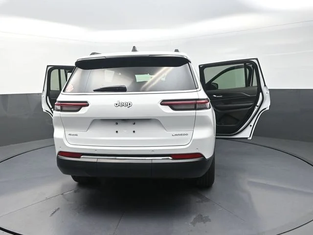 New 2026 Bright White Clear-Coat Exterior Paint Jeep Laredo image 35