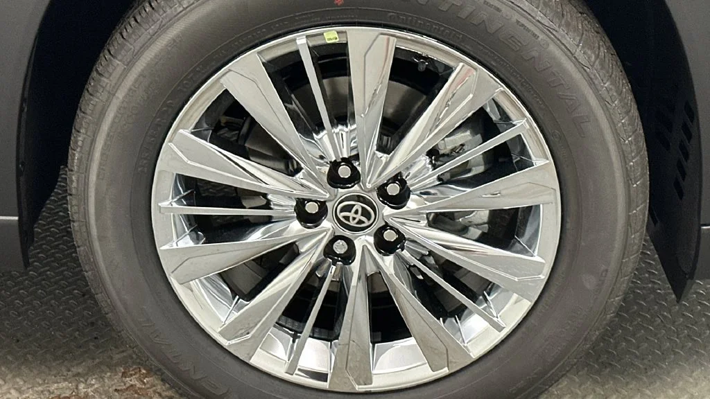 Used 2024 White Toyota Platinum image 20