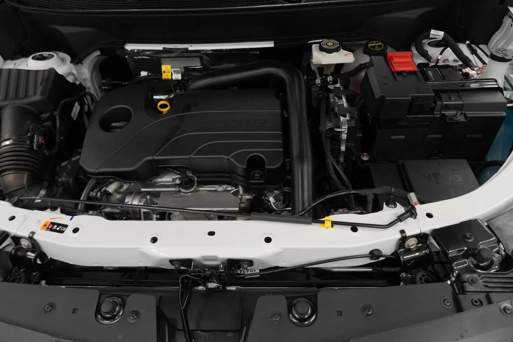 New 2027 Summit White Chevrolet LT image 40