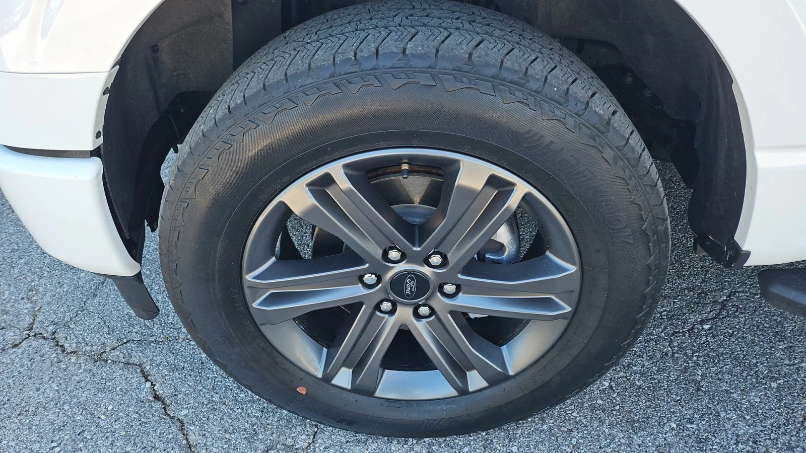 Used 2023 White Ford XLT image 9