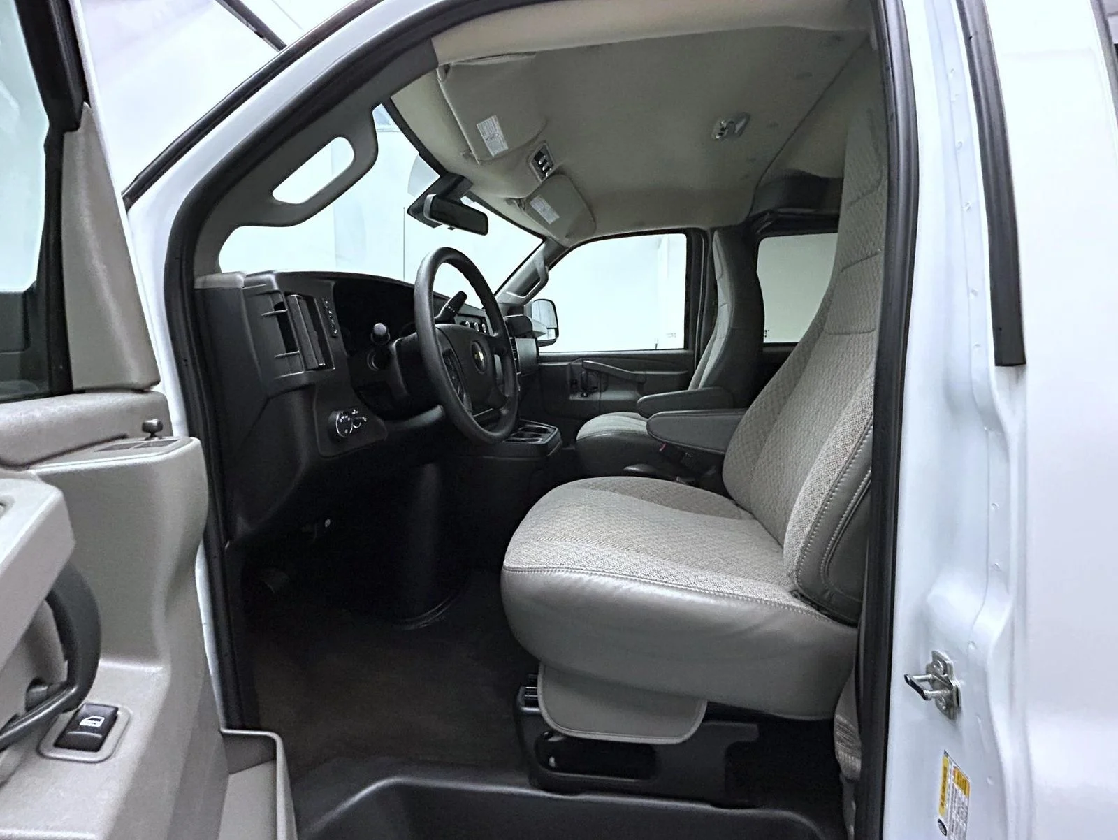 Used 2024 White Chevrolet LT image 10
