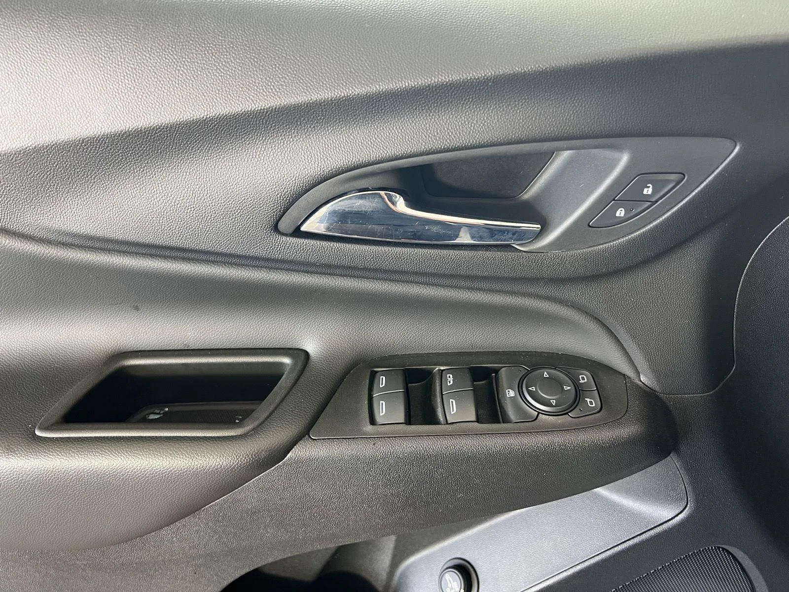 Used 2022 Summit White Chevrolet LT image 7
