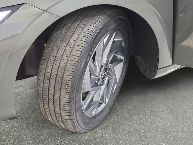 Used 2024 Gray Hyundai SEL image 31