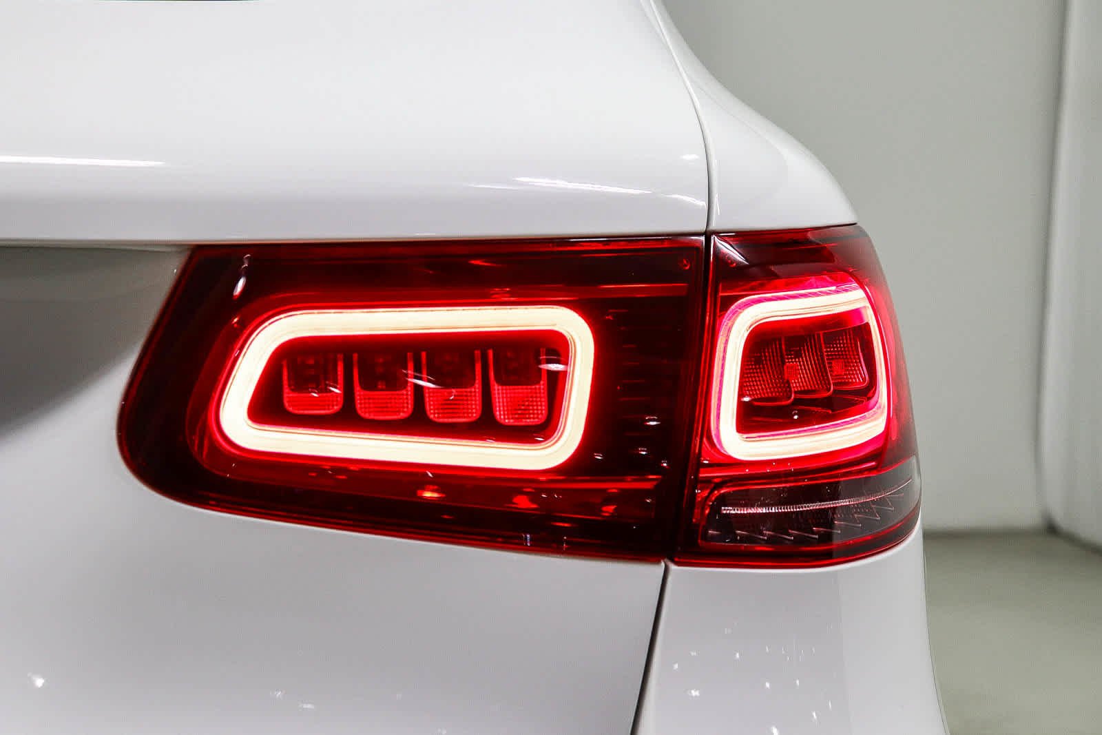Used 2022 Polar White Mercedes-Benz GLC 300 image 11