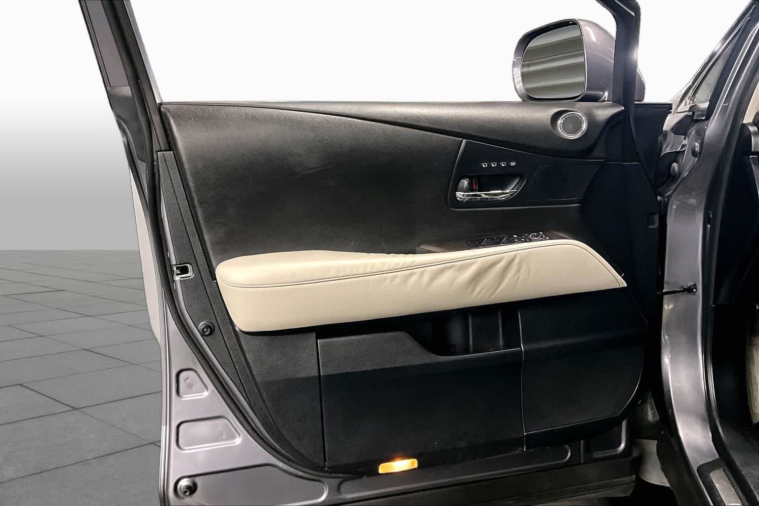 Used 2014 Nebula Gray Pearl Lexus  image 22