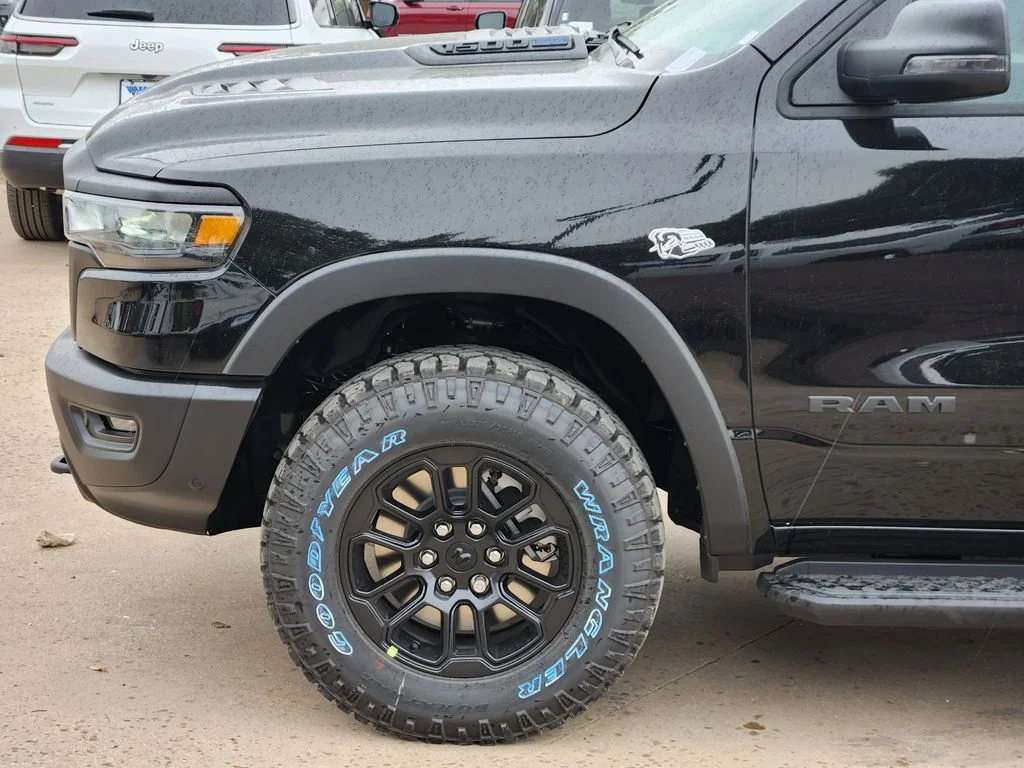 New 2026 Diamond Black Crystal Pearl-Coat Exterior Paint RAM Rebel image 6