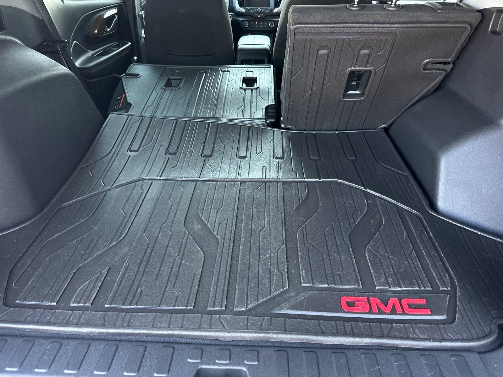 Used 2020 Graphite Gray Metallic GMC SLE image 14