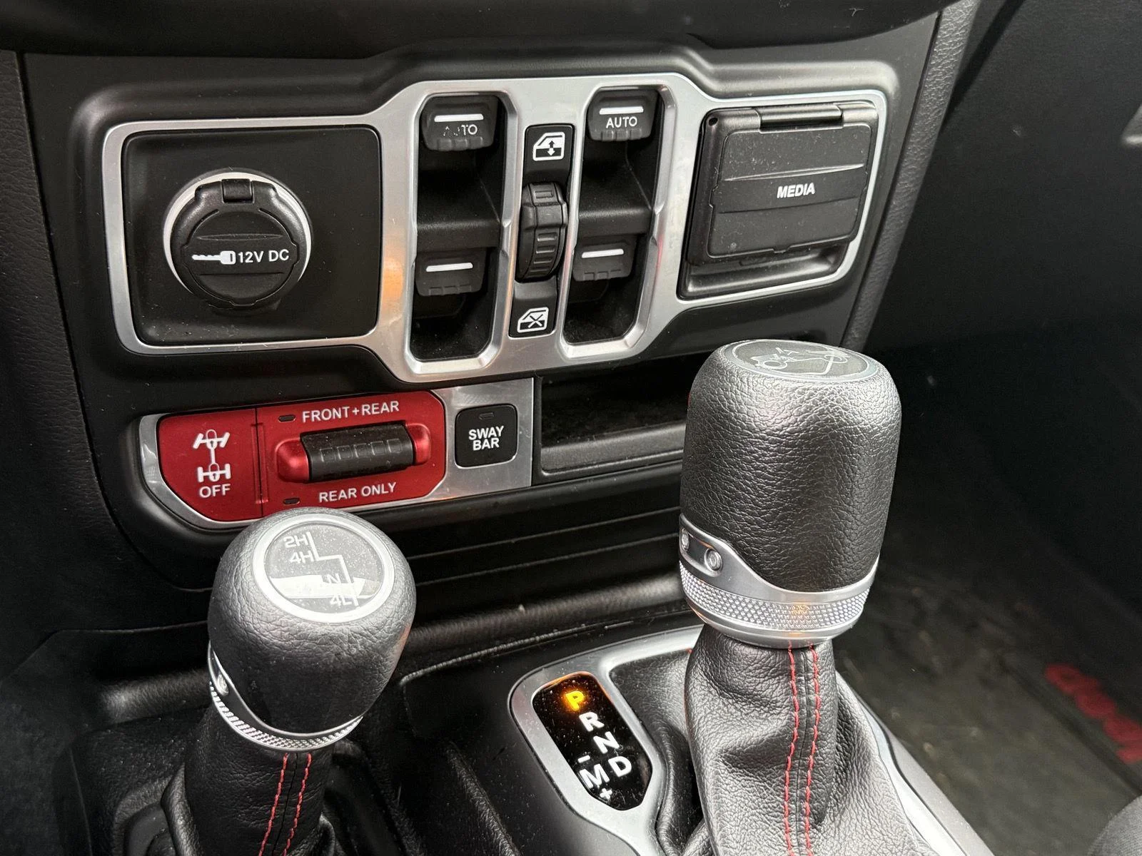 Used 2018 Sting-Gray Clearcoat Jeep Rubicon image 16