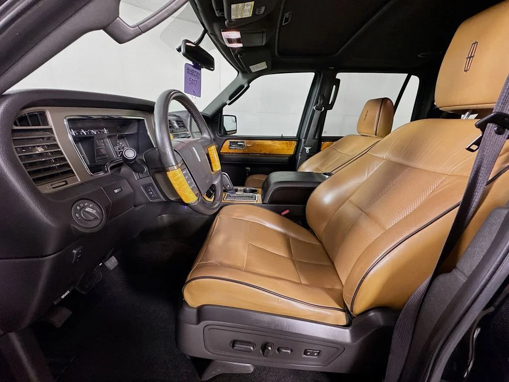 Used 2013 Black Lincoln Base image 24