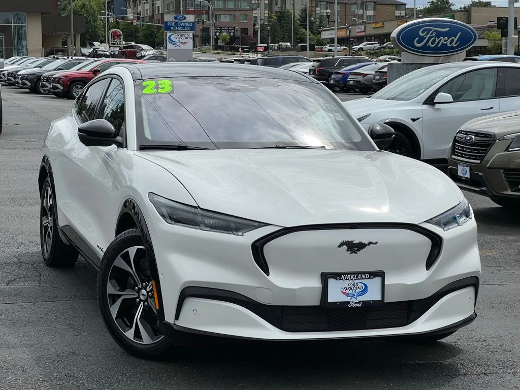 2023 Ford Mustang-Mach-e Premium's photo