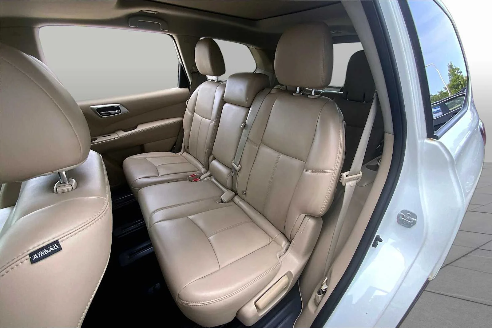 Used 2016 Pearl White Nissan SL image 20