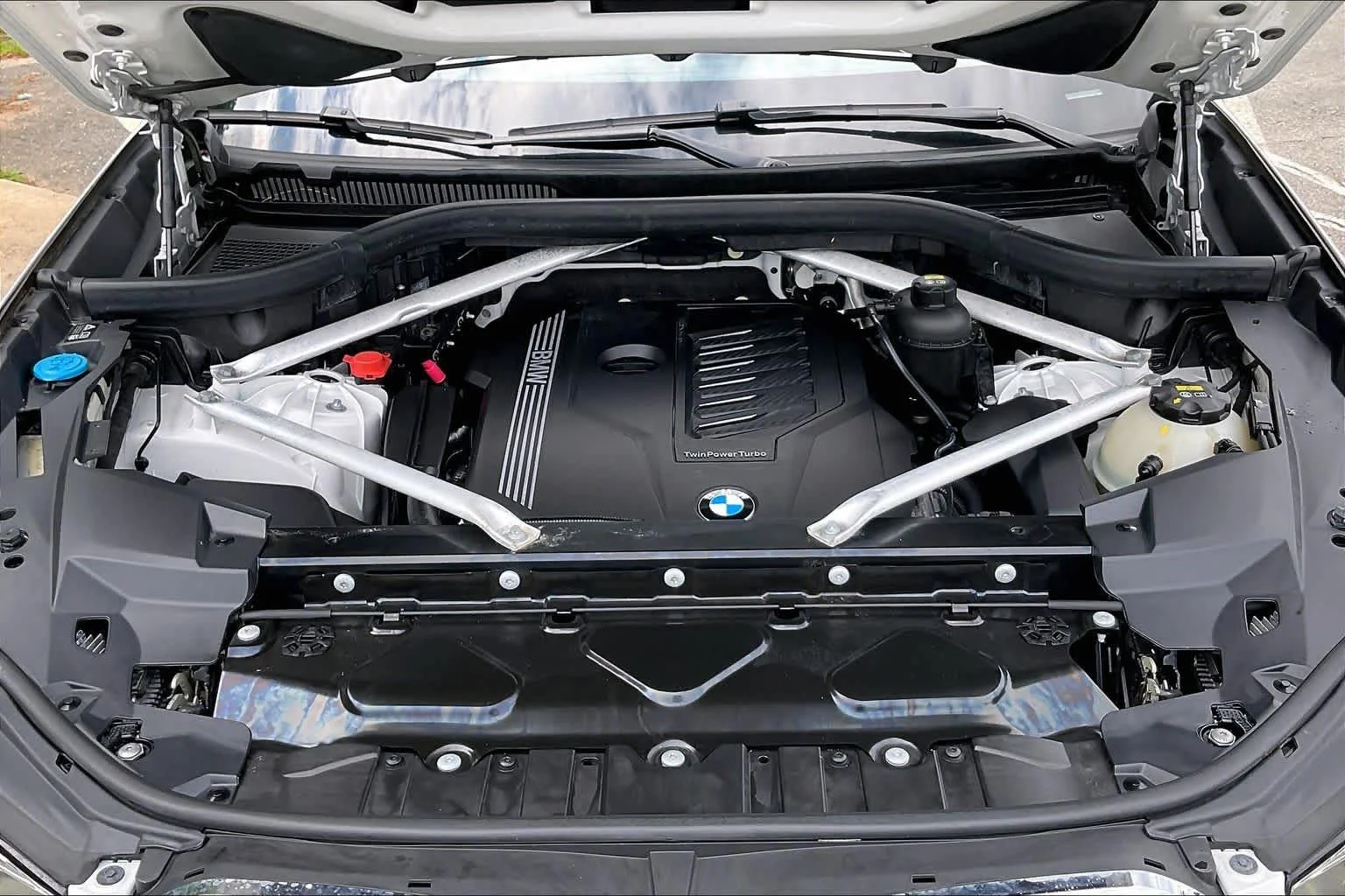 Used 2019 Mineral White Metallic BMW xDrive40i image 29